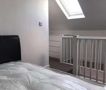 Thesiger Street // Bed Student House // Aug, LN5 - Photo 5