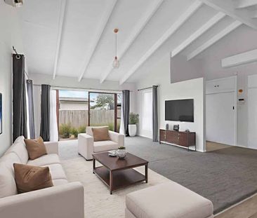 Three-Bedroom Home with Modern Open-Plan Living - Photo 3