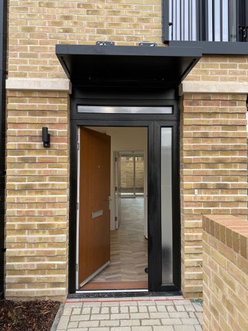 3 Bed Terraced House, Arthur Drummond Avenue, SE18 - Photo 2