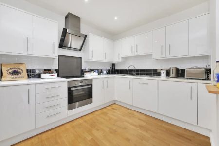 2 bedroom flat in Holloway - Photo 3