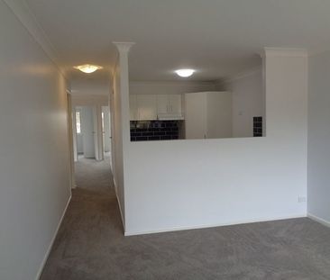 Low set Villa/Townhouse with low maintenance courtyard! Only 4 vill... - Photo 5