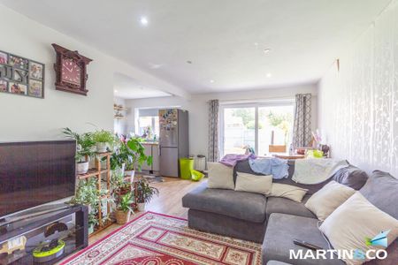 3 bedroom terraced house to rent - Photo 2