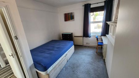 4 bedroom maisonette to rent - Photo 4