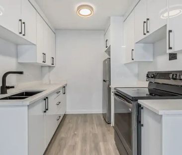 Large 1 bed on 17th Ave, Open Concept w/ Heat+Water Incld, Storage ... - Photo 1