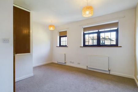2 bedroom mews to rent - Photo 3