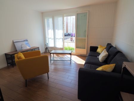 Location Appartement 5 pièces 86m² - Photo 3