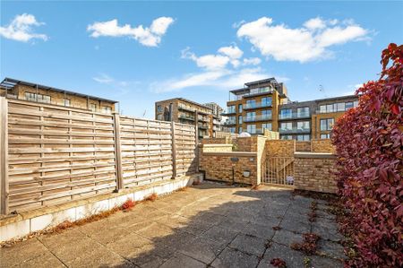 3 bedroom terraced house to rent - Photo 5