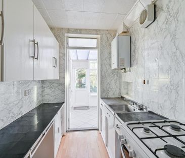 3 bedroom terraced house to rent - Photo 6