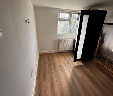 4 Bed Terraced House, Boundary Road, SW19 - Photo 5