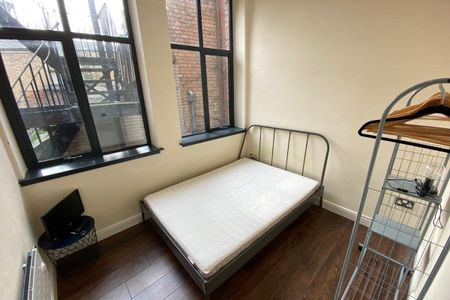 High Street - Photo 3