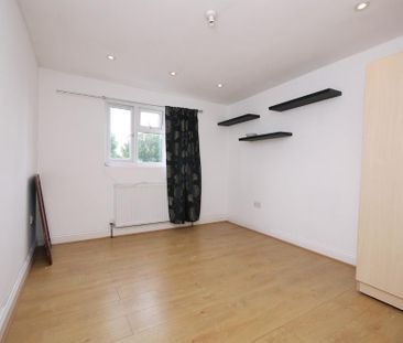 4 bedroom terraced house to rent - Photo 5