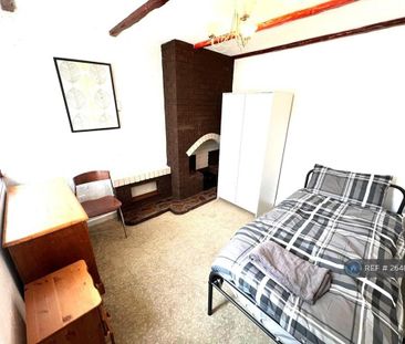 4 bedroom semi-detached house to rent - Photo 6