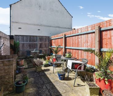 Park Road, Lowestoft - Photo 2