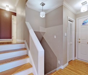 For Lease - 16 Knowles Crescent, Aurora, Ontario - Photo 1