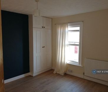 2 bedroom end of terrace house to rent - Photo 3