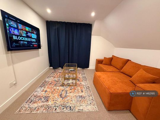 1 bedroom in a flat share to rent - Photo 1