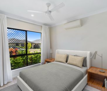 SPACIOUS FAMILY HOME IN SOUGHT AFTER LOCATION! - Photo 5