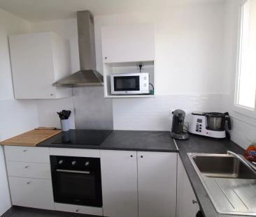 SALON DE PCE - Appartement T3 de 68 m² avec vue dégagée - Photo 4