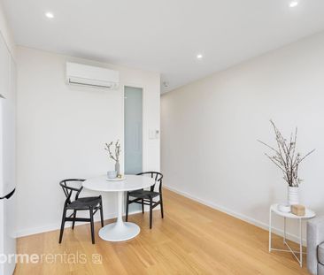 Stylish & Convenient - Photo 2