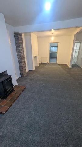 3 bedroom terraced house to rent - Photo 3