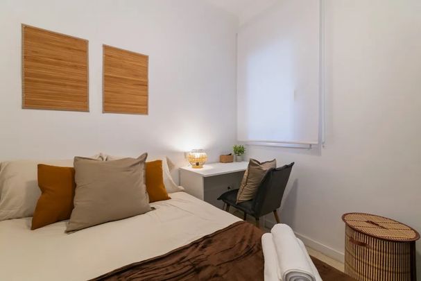 Carrer de Còrsega, Barcelona, Catalonia 08026 - Photo 1