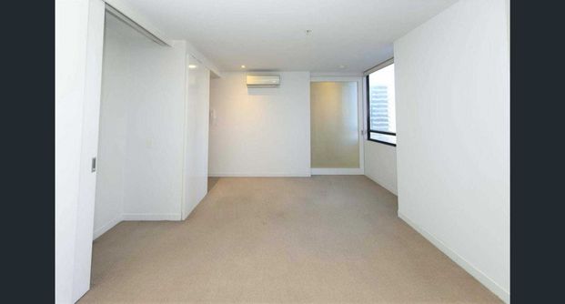 Living in the heart of CBD! - Photo 1