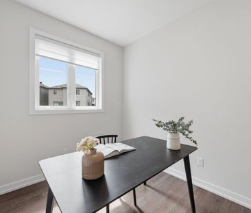 For Lease - 17 Pacing Walk, Stittsville - Munster - Richmond, Ontario - Photo 1