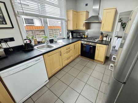 2 bedroom terraced house to rent - Photo 5