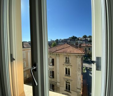 Beautiful Apartment in a Renovated period Building. - Foto 1