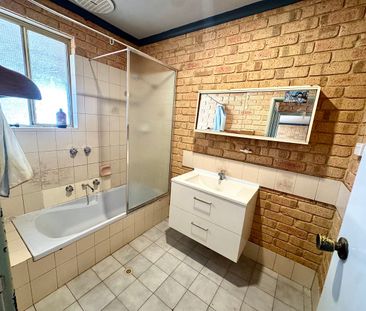 Comfortable Family Living in Waggrakine - Photo 4