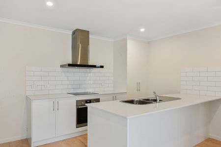 Spacious Modern Villa, Great Location - Photo 4