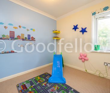 Dore Gardens, Morden, SM4 - Photo 4