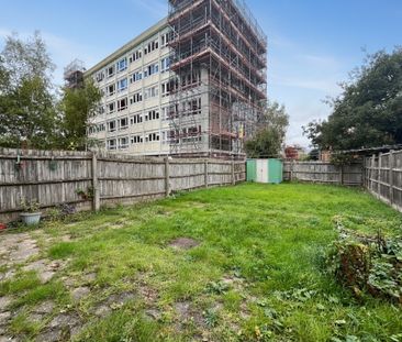 2 bed end of terrace house to rent in Basemoors, Bracknell, Berkshi... - Photo 6