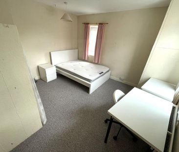 5 bedroom end of terrace house to rent - Photo 6