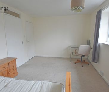 3 Bedroom End Terraced House - Photo 2