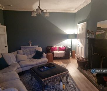 3 bedroom flat to rent - Photo 4