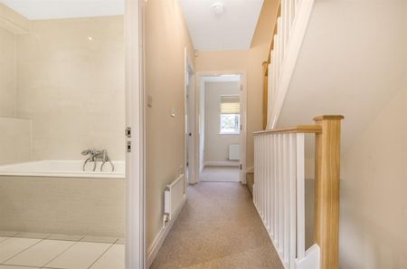 4 bedroom House To Let - Photo 4