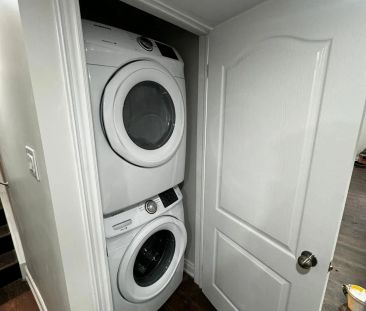 Detached Home For Lease | W9037369 - Photo 5