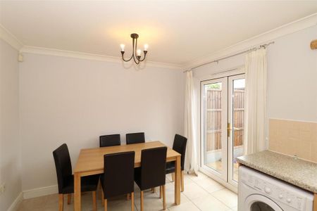 4 bedroom mews to rent - Photo 2