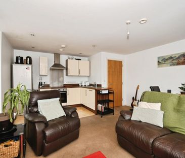 2 bedroom Flat To Let - Photo 4