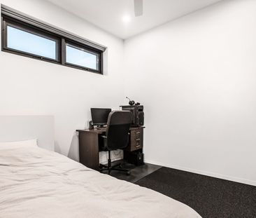 Furnished Modern Living in the Heart of St Clair - Photo 2