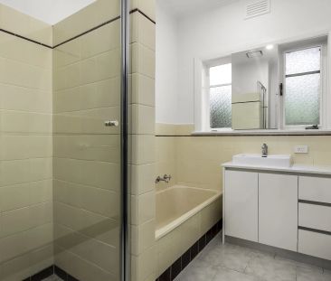A beautiful spacious home - Photo 5