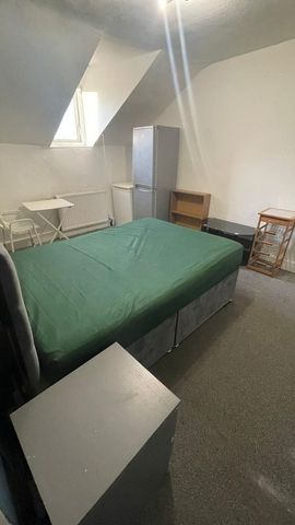 Room in a Shared House, Church Road, NW10 - Photo 4