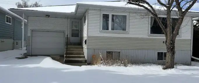 Basement suite in quiet community | 2215 7 Street Northeast, Calgary - Photo 1