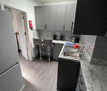 1 bedroom in a house share to rent - Photo 5