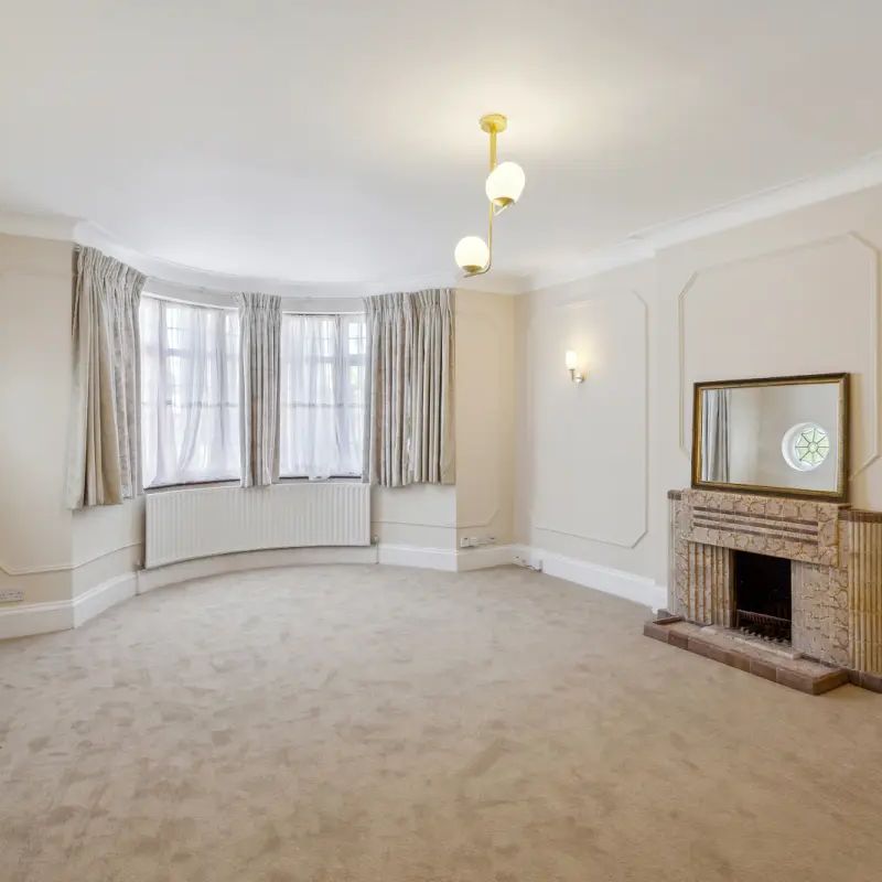 5 bedroom house in London - Photo 1