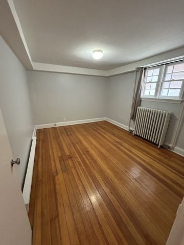 For Lease - 19 Castlefield Avenue Unit# 1, Toronto, Ontario - Photo 4