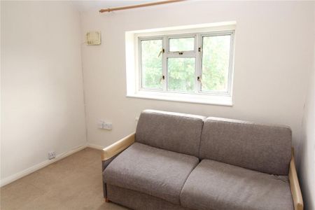 2 bedroom semi-detached house to rent - Photo 5