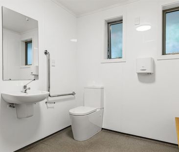 Room for rent in popular boarding house! - Photo 3