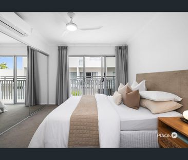 Peaceful and Private Dual-Level Living in the Heart of James Street... - Photo 5